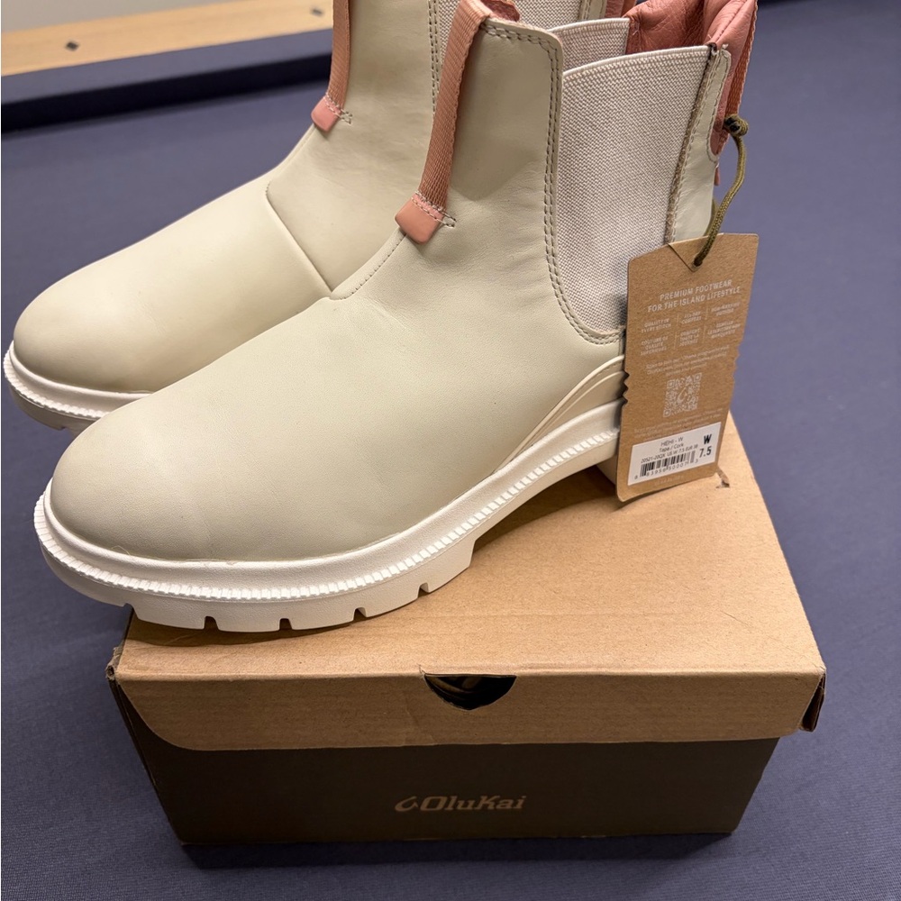 OluKai Hehi Women's Cream Ankle Boots